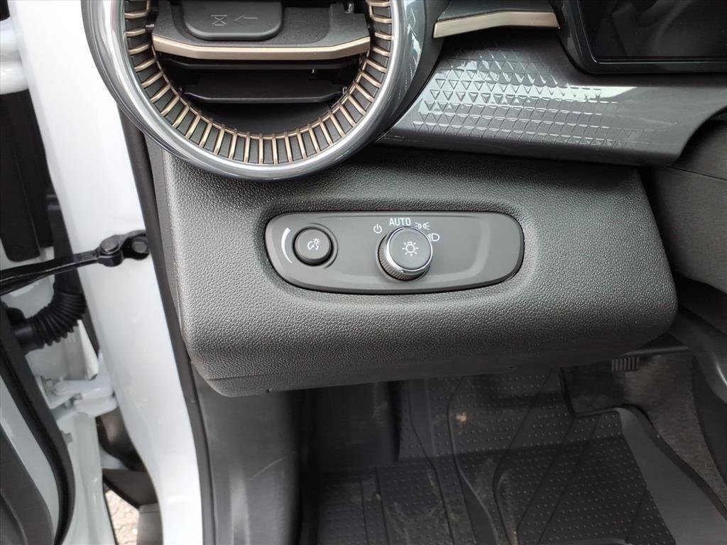 New 2026 Chevrolet Trax ACTIV w/ Sunroof Package image 17