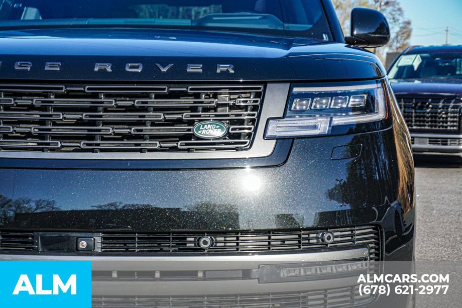 Used 2025 Land Rover Range Rover SE image 11
