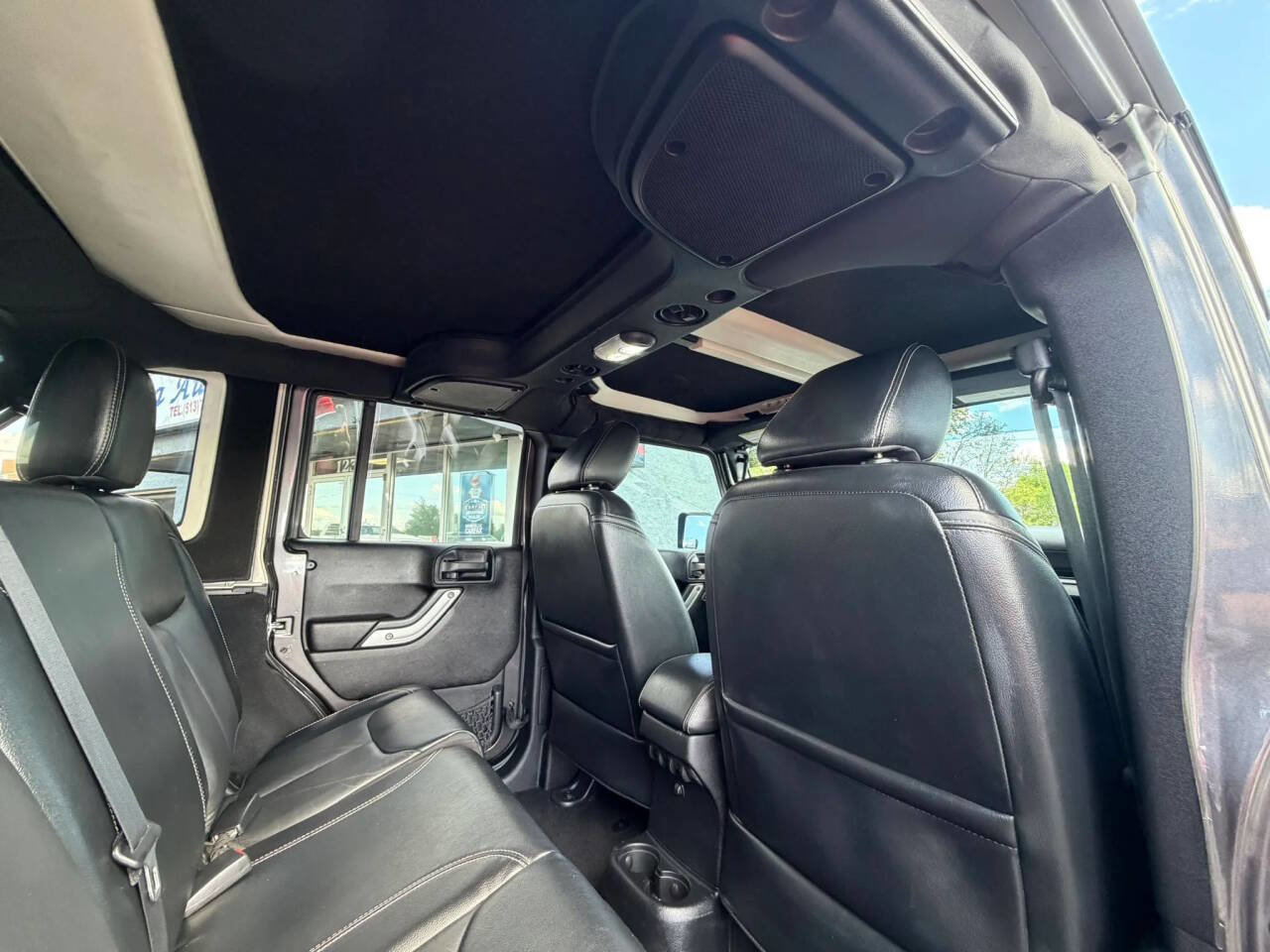 Used 2016 Jeep Wrangler Unlimited Rubicon image 26