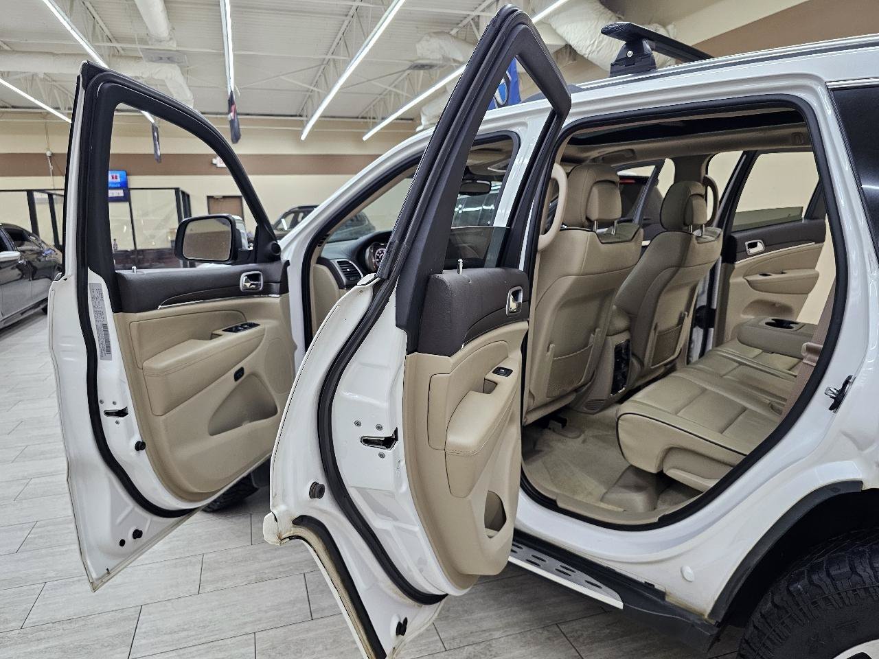 Used 2018 Jeep Grand Cherokee Overland RWD image 17