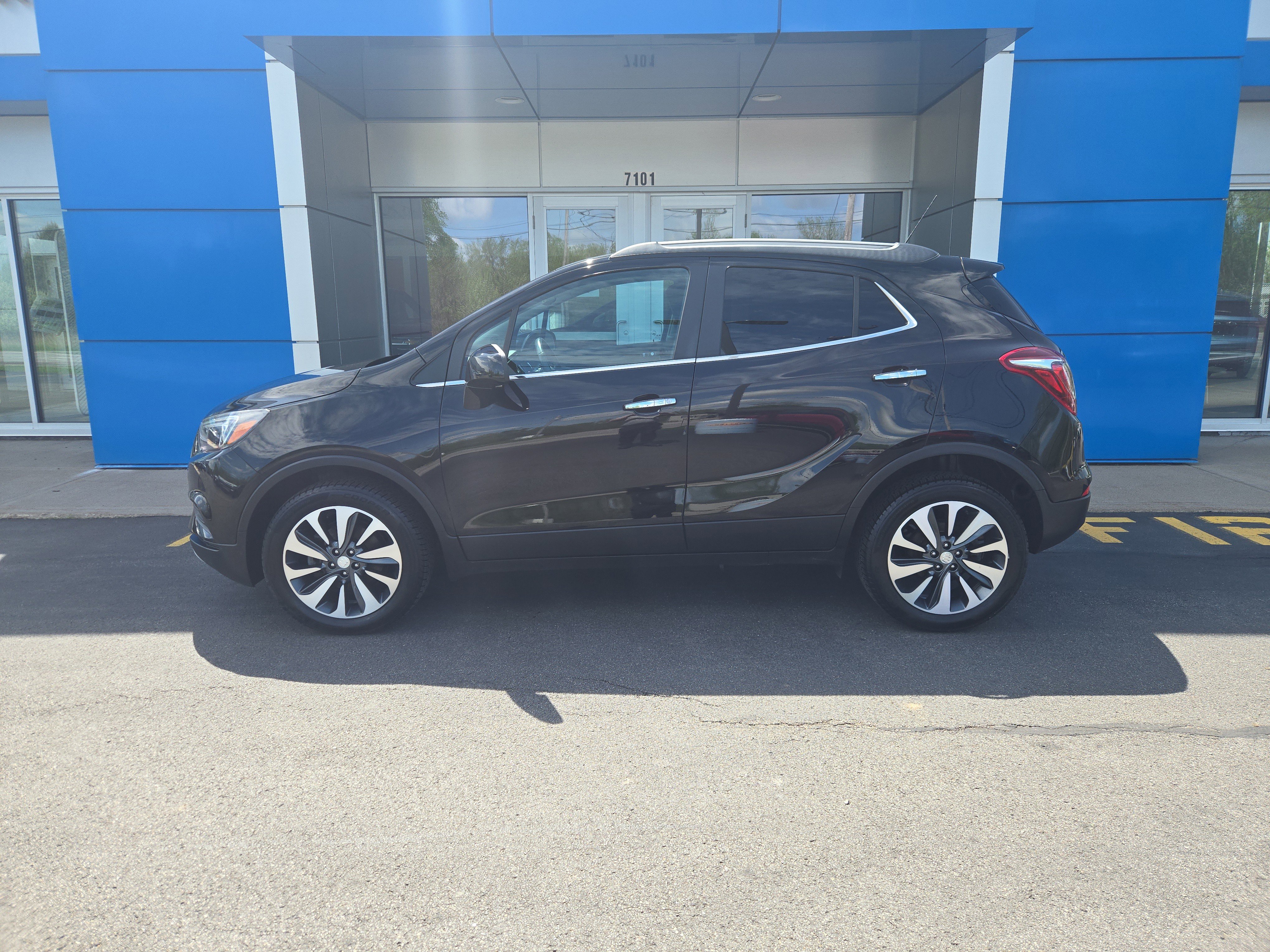 Certified 2022 Buick Encore Preferred w/ Safety Package AWD/4WD image 3