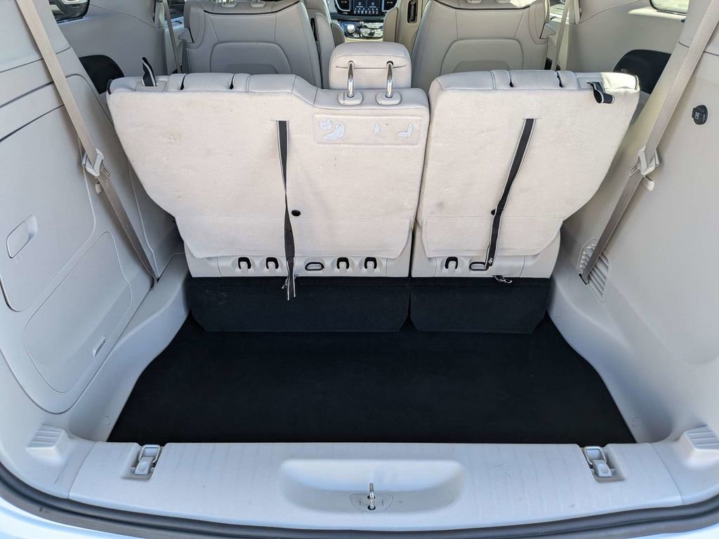 Used 2018 Chrysler Pacifica Limited w/ Advanced Safetytec Group FWD image 7