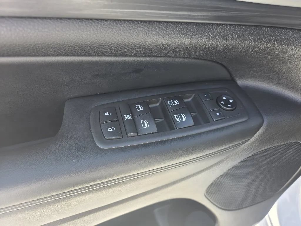 Used 2021 Jeep Grand Cherokee Laredo X AWD/4WD image 12