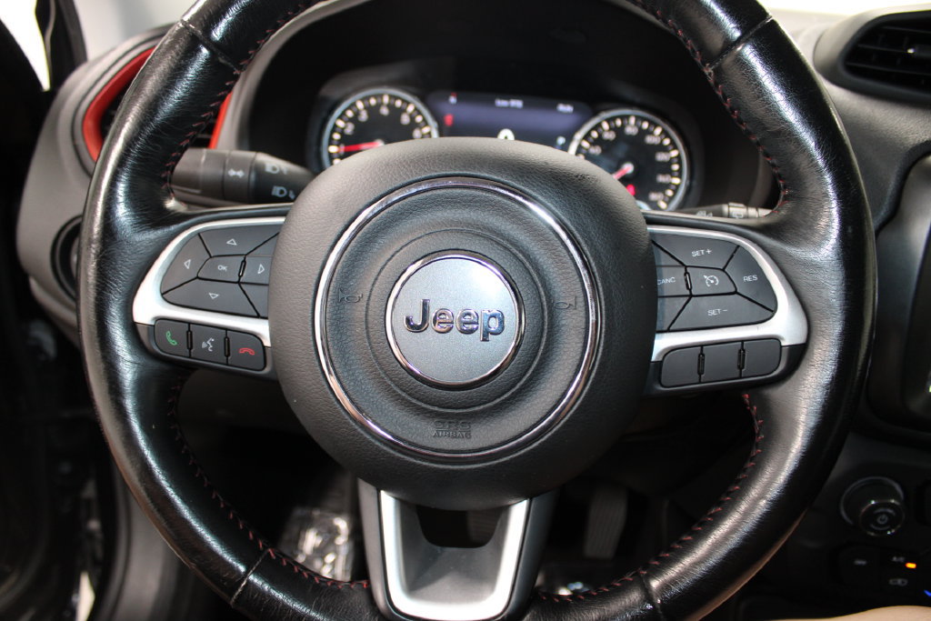 Used 2018 Jeep Renegade Trailhawk AWD/4WD image 31