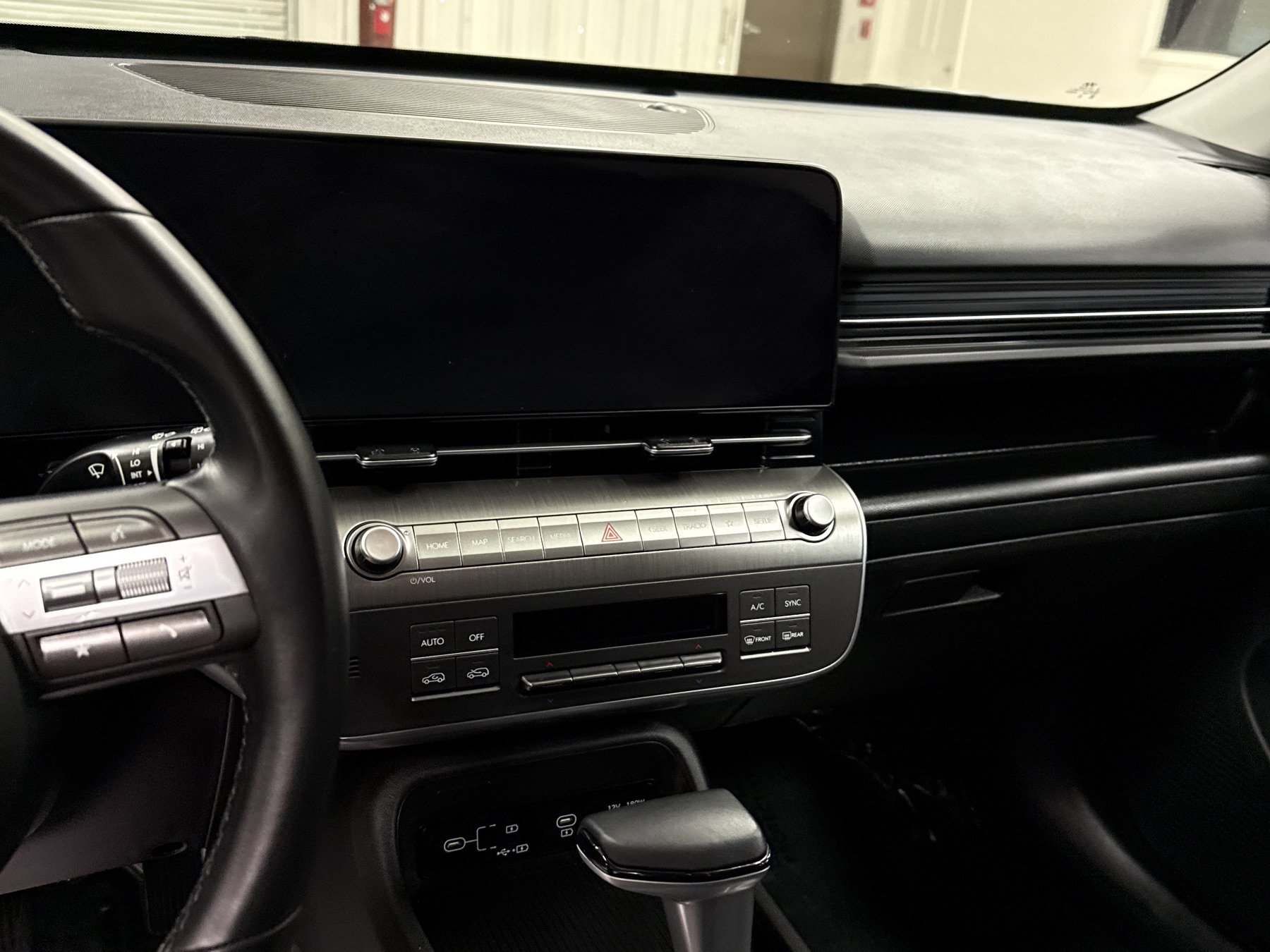 Used 2025 Hyundai Kona SEL image 8