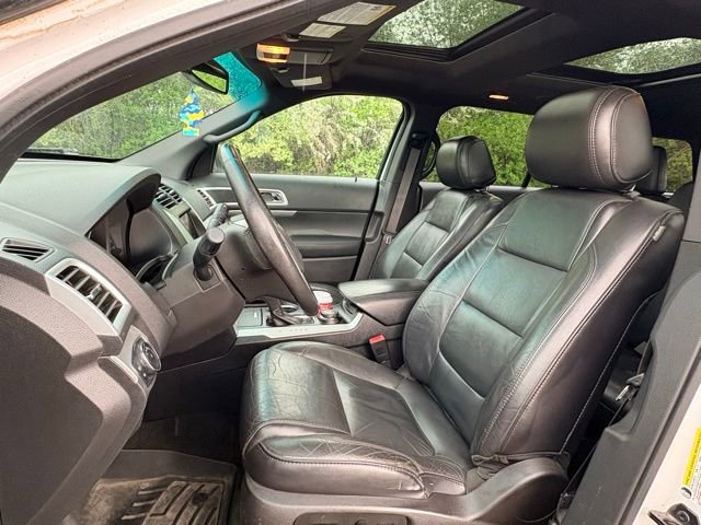 Used 2014 Ford Explorer XLT w/ Equipment Group 202A AWD/4WD image 9