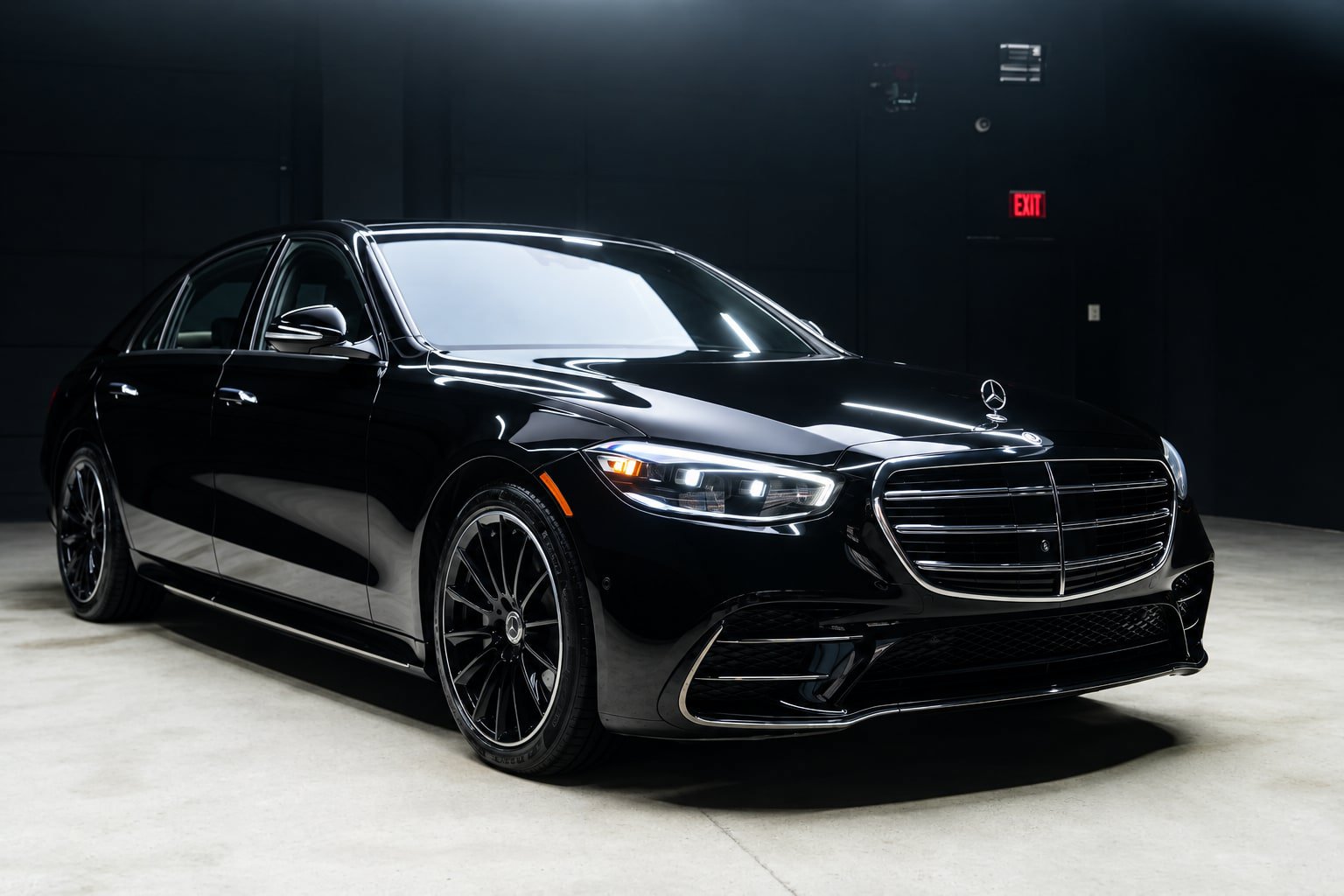 Used 2023 Mercedes-Benz S 500 4MATIC w/ AMG Line image 5