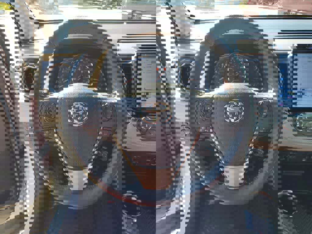 Used 2015 Toyota RAV4 Limited w/ Technology Package image 23