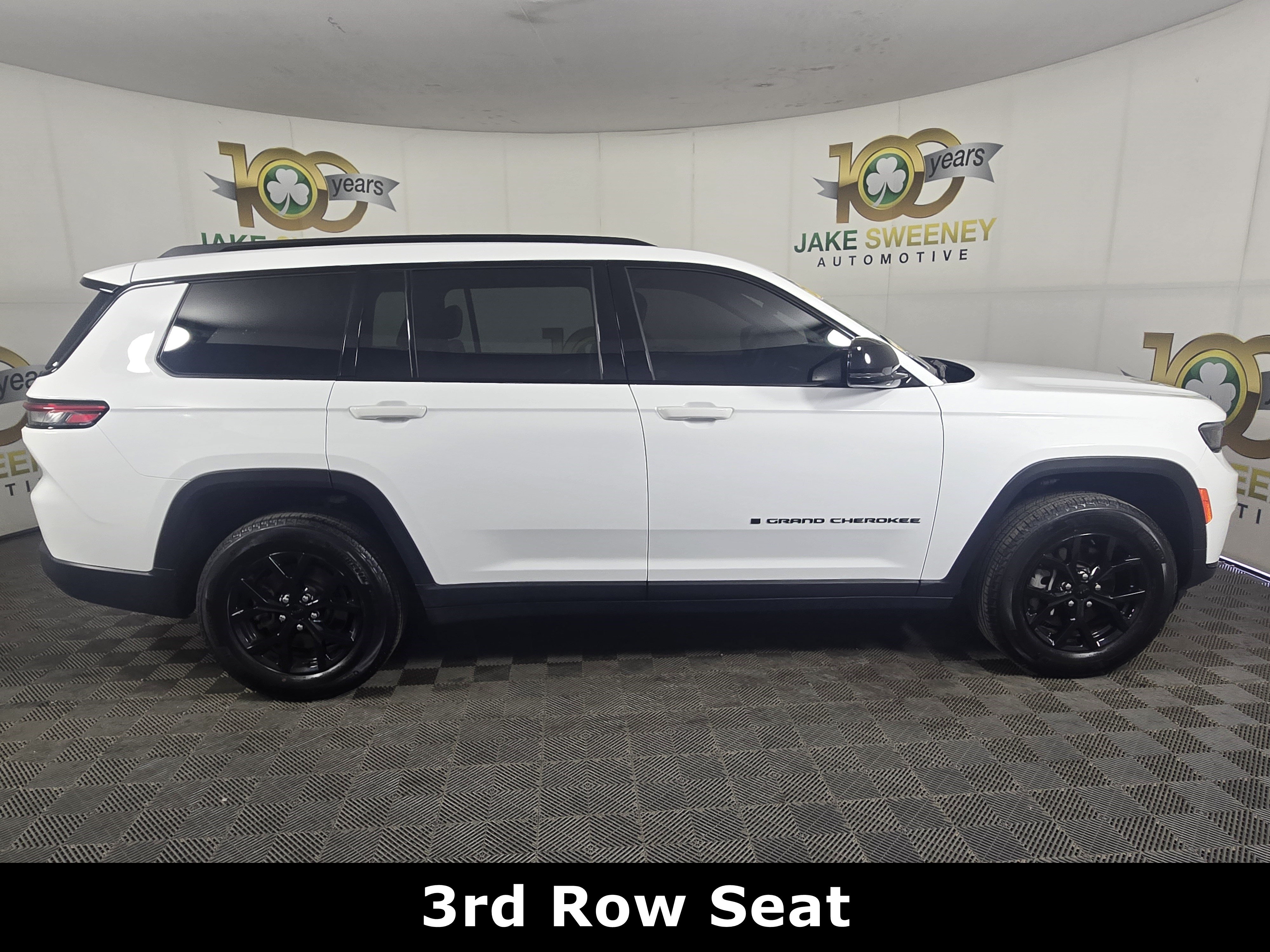 Used 2024 Jeep Grand Cherokee L Altitude AWD/4WD image 11