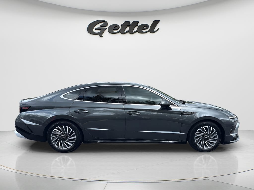 Certified 2025 Hyundai Sonata Limited FWD image 4