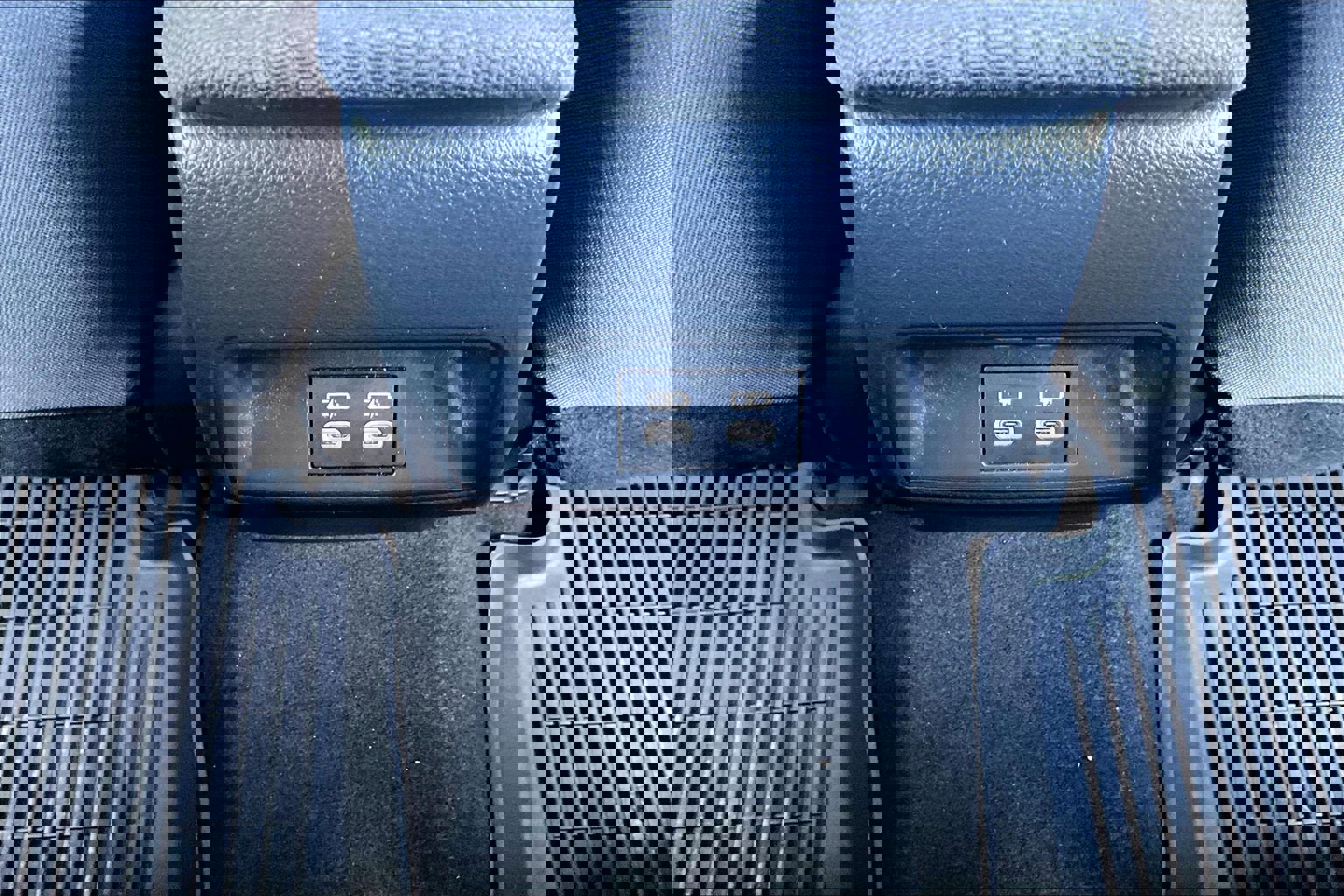 Used 2023 Toyota Corolla LE image 31