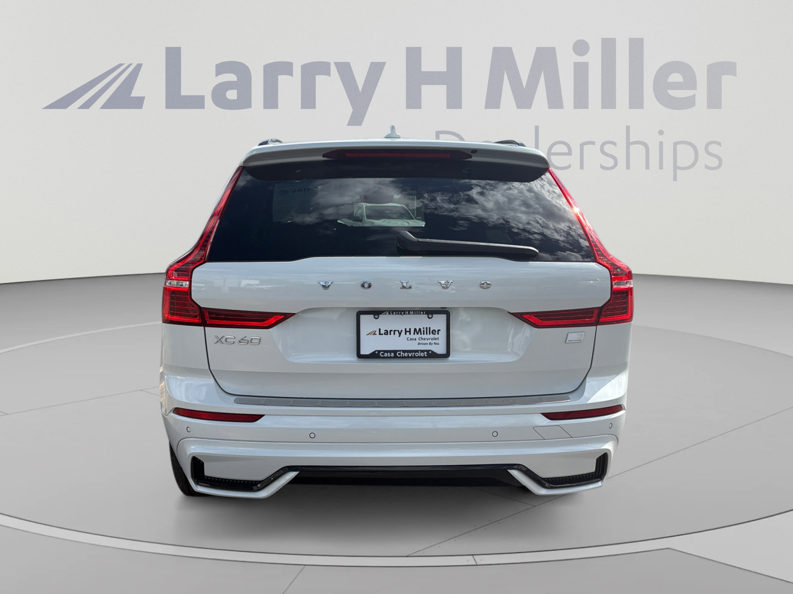 Used 2024 Volvo XC60 T8 Plus AWD/4WD image 4