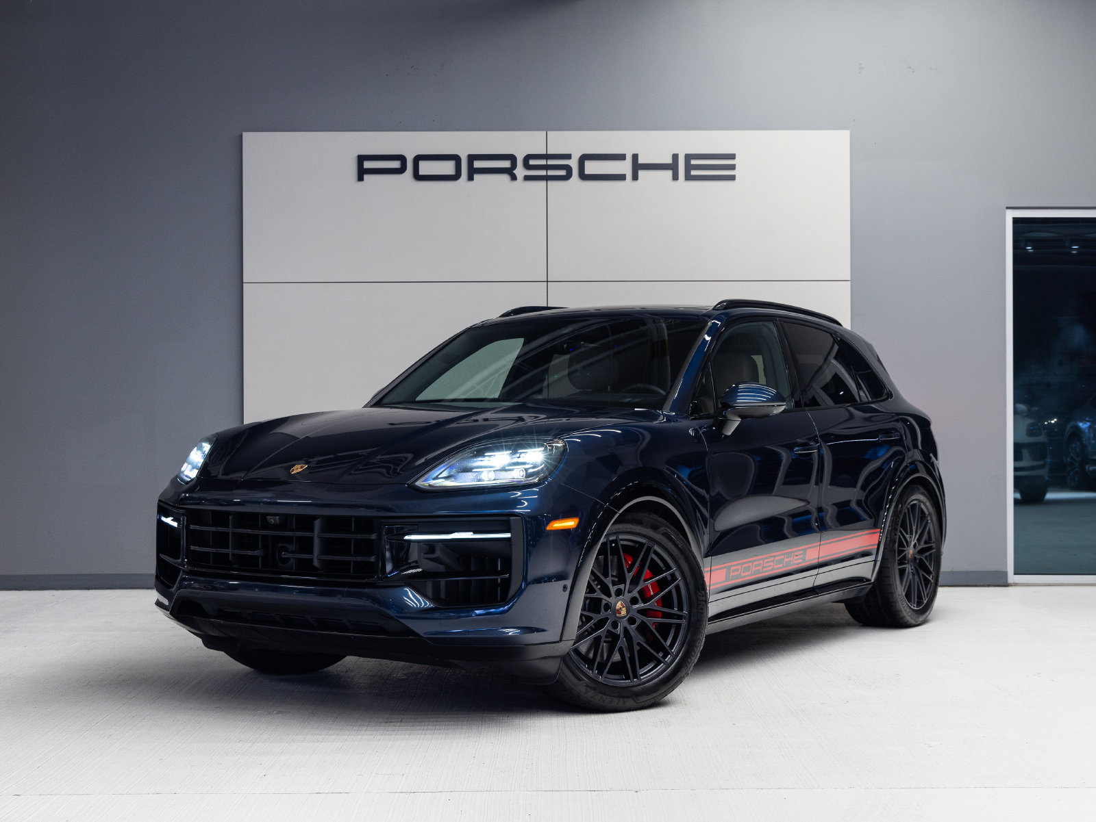 Certified 2025 Porsche Cayenne GTS AWD/4WD image 1
