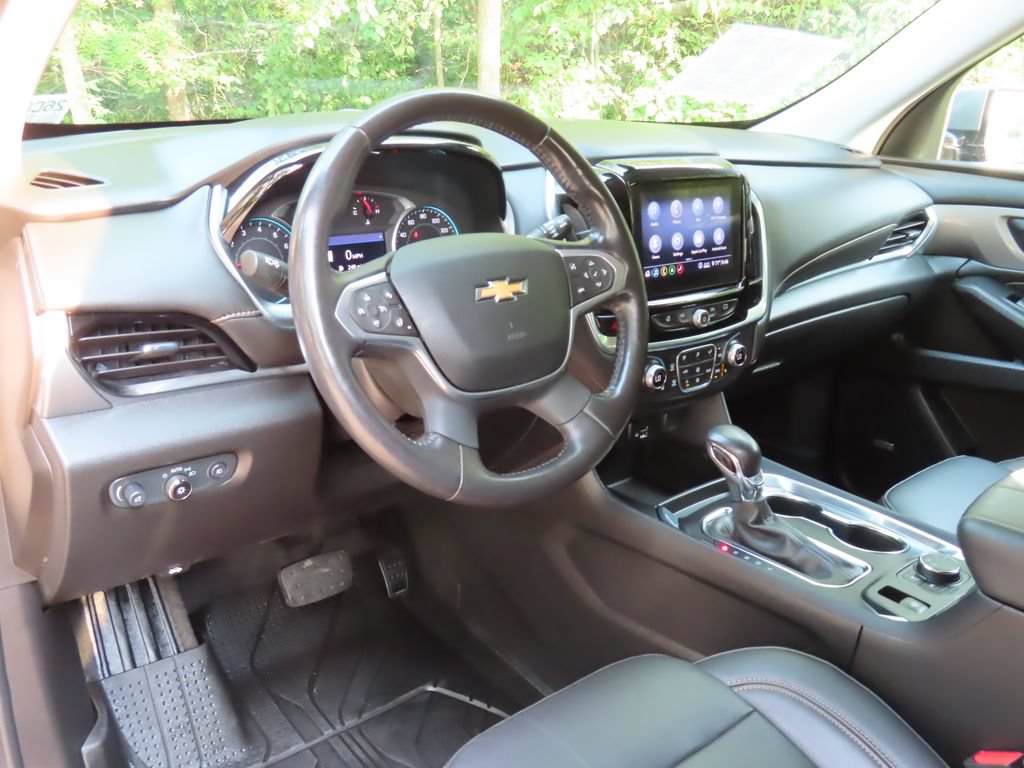 Certified 2021 Chevrolet Traverse LT w/ LT Premium Package AWD/4WD image 4