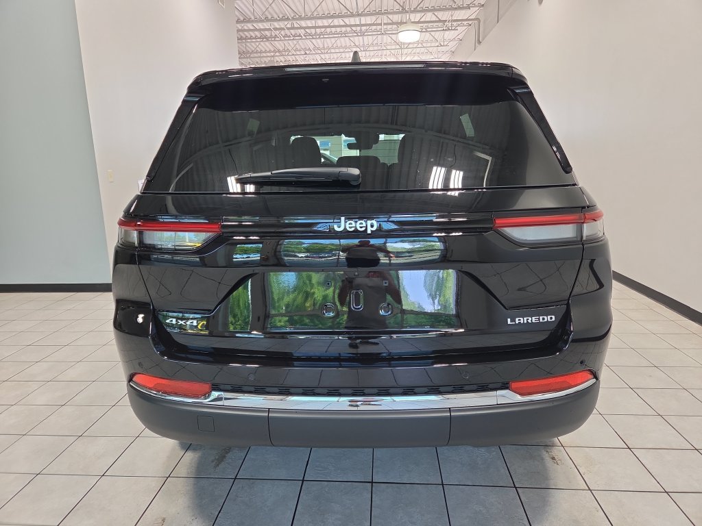 New 2027 Jeep Grand Cherokee Laredo X AWD/4WD image 6