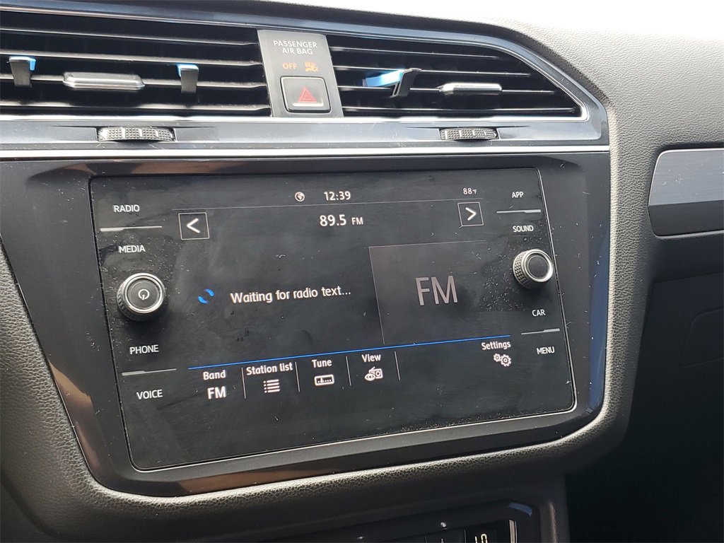 Used 2020 Volkswagen Tiguan SE image 23