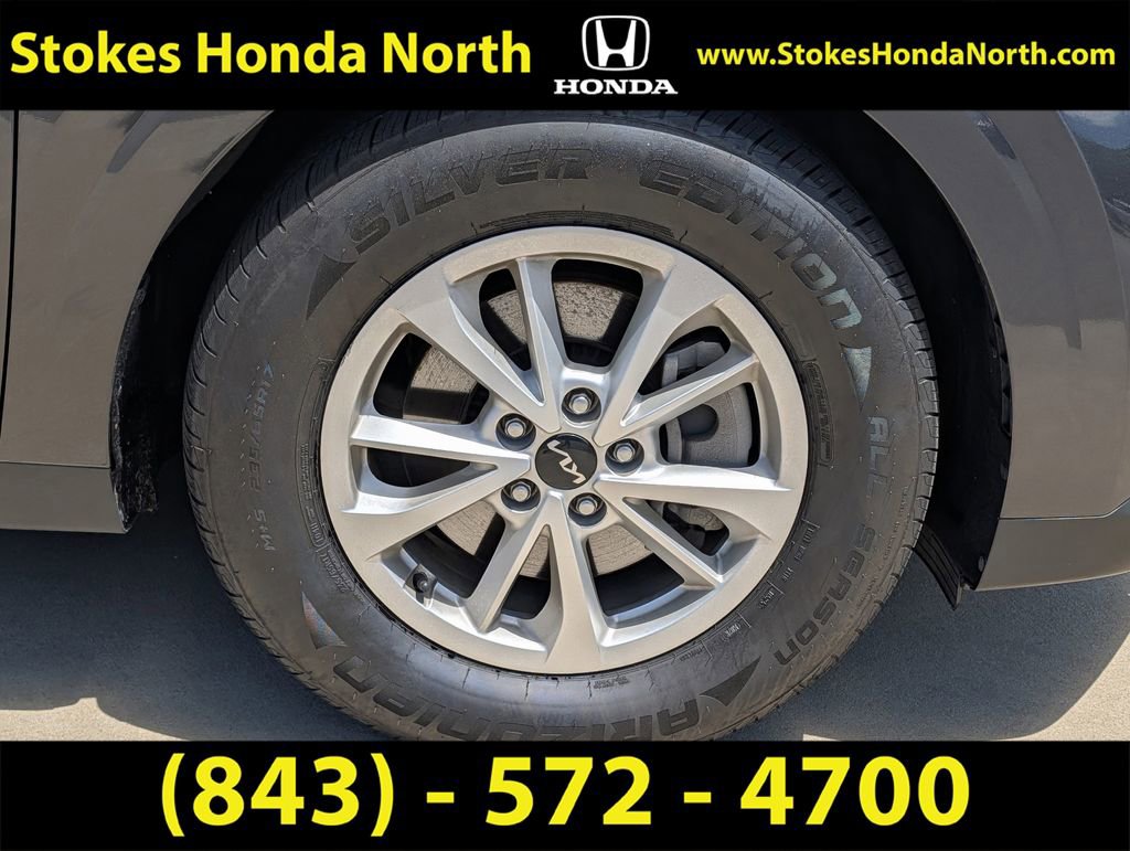 Used 2023 Kia Carnival LX FWD image 15