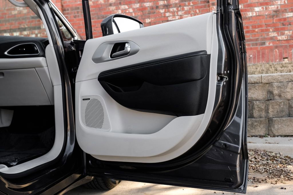 Used 2019 Chrysler Pacifica Limited w/ Advanced Safetytec Group image 51