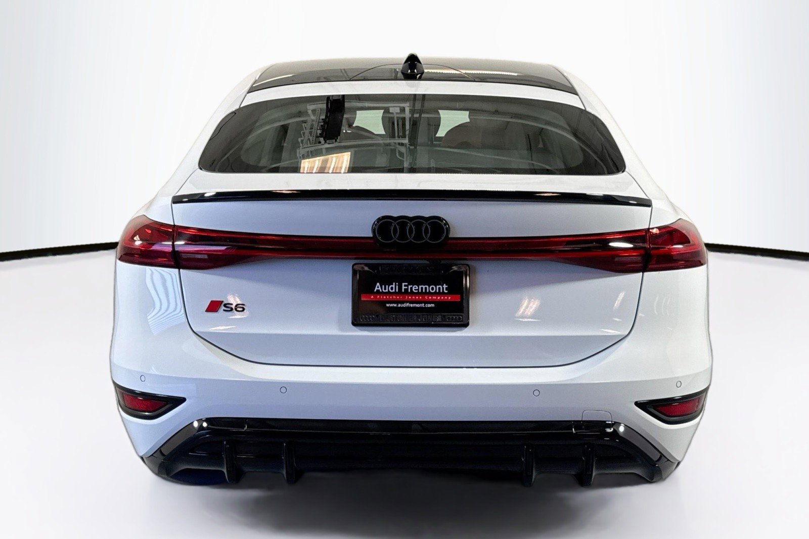 Used 2025 Audi S6 e-tron Prestige w/ 21" Black Optic Package AWD/4WD image 6