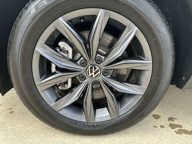 Used 2024 Volkswagen Tiguan SE AWD/4WD image 21