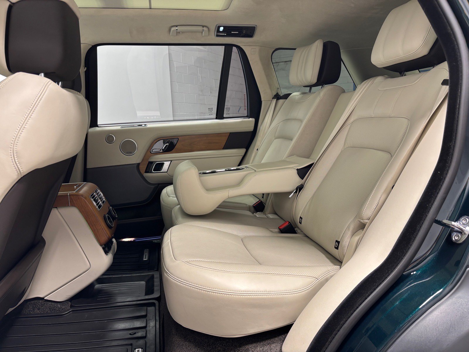 Used 2020 Land Rover Range Rover Long Wheelbase HSE AWD/4WD image 28