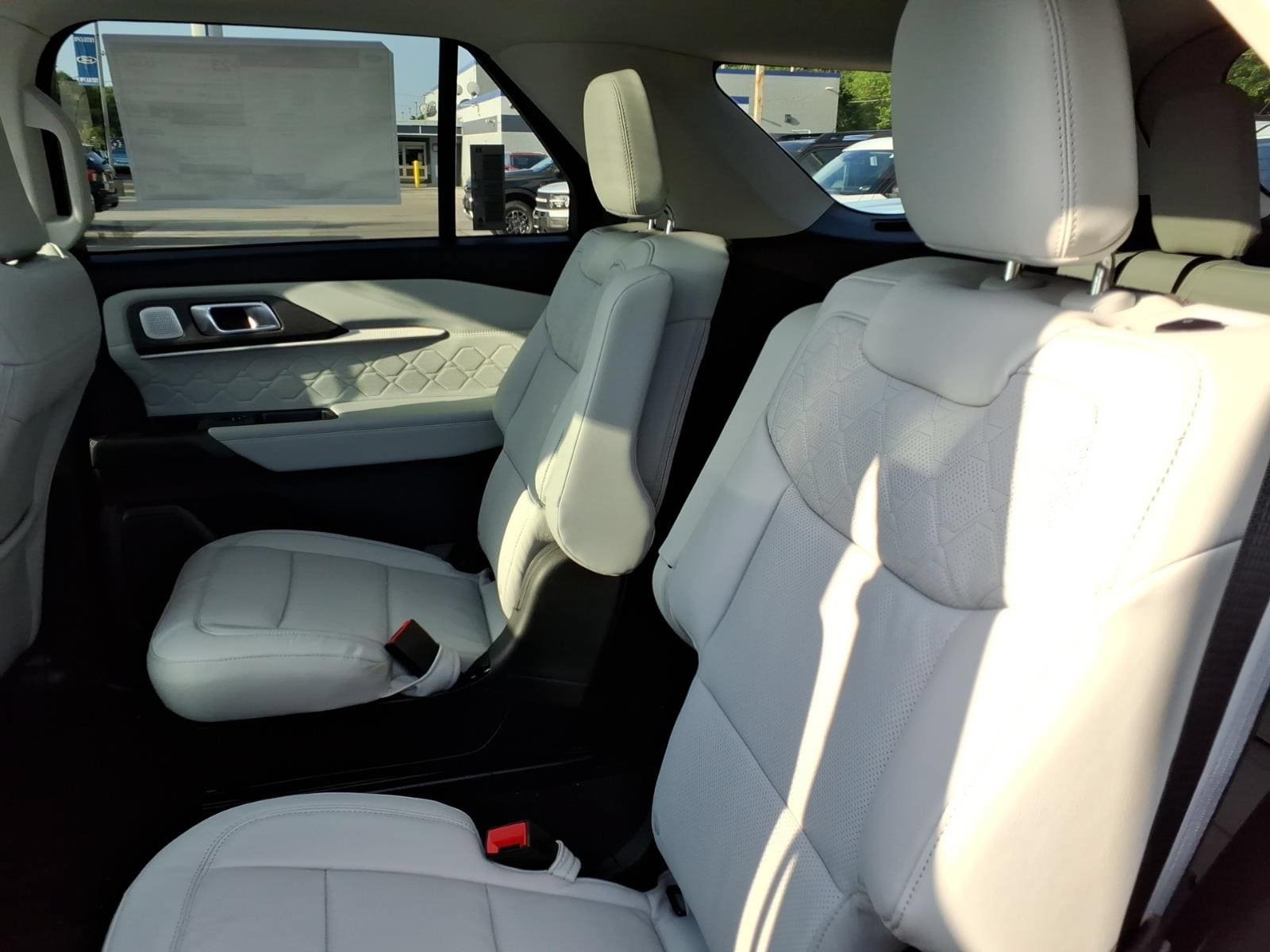 New 2026 Ford Explorer Platinum w/ LUX Leather Package AWD/4WD image 8
