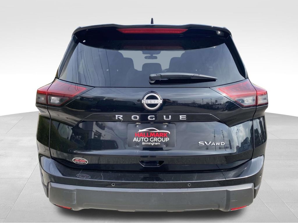 Used 2024 Nissan Rogue SV image 3