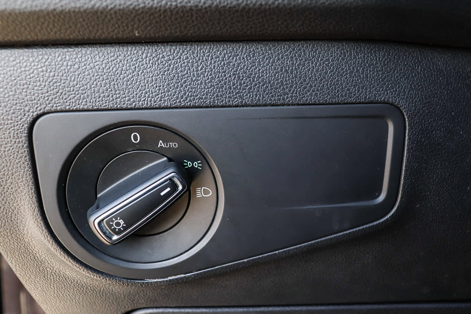 Used 2019 Volkswagen Tiguan SE image 24