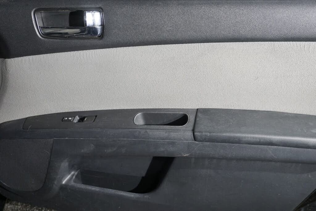 Used 2010 Nissan Sentra 2.0 S w/ Convenience Pkg FWD image 19