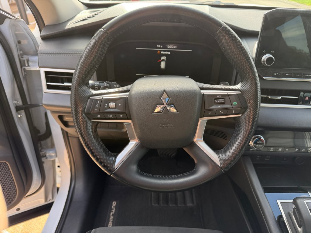 Used 2022 Mitsubishi Outlander SE AWD/4WD image 15