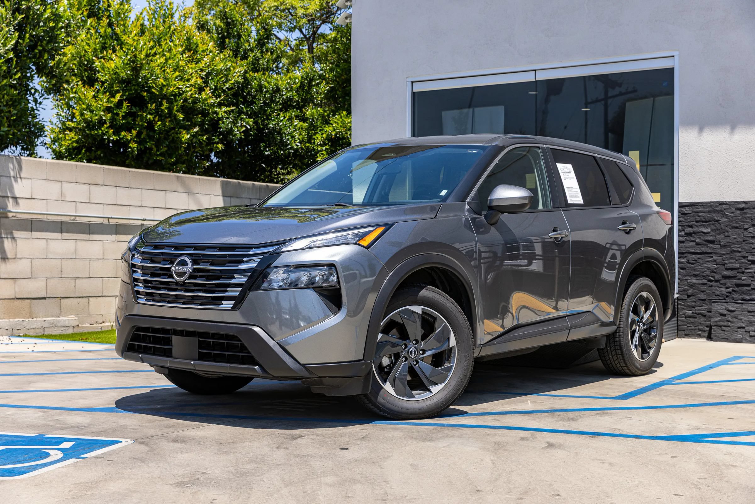 Used 2024 Nissan Rogue SV AWD/4WD image 6