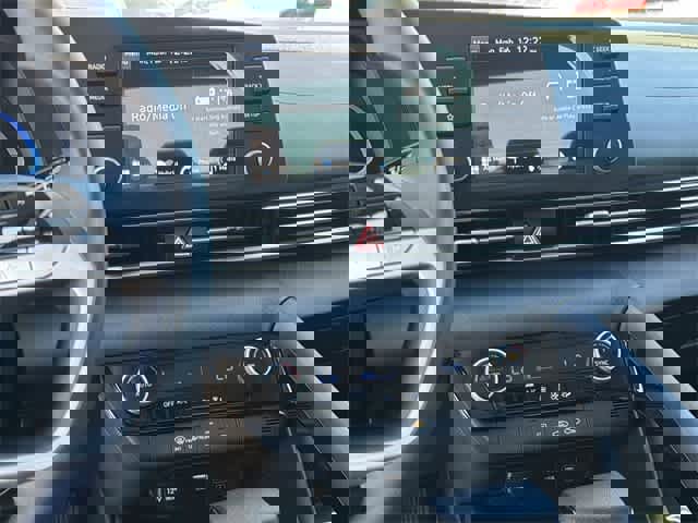 Certified 2025 Hyundai Elantra Blue image 20