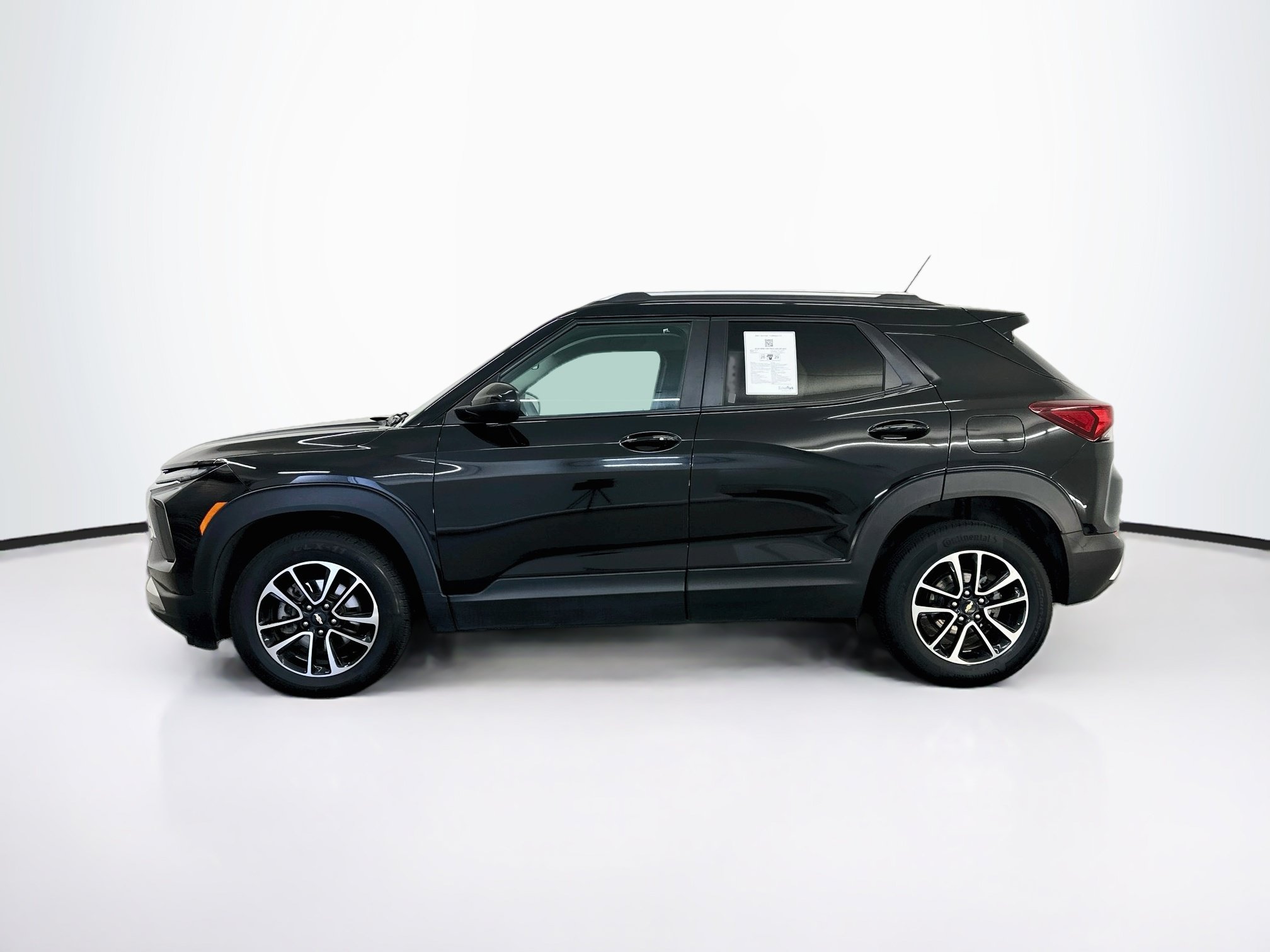 Used 2025 Chevrolet TrailBlazer LT AWD/4WD image 4