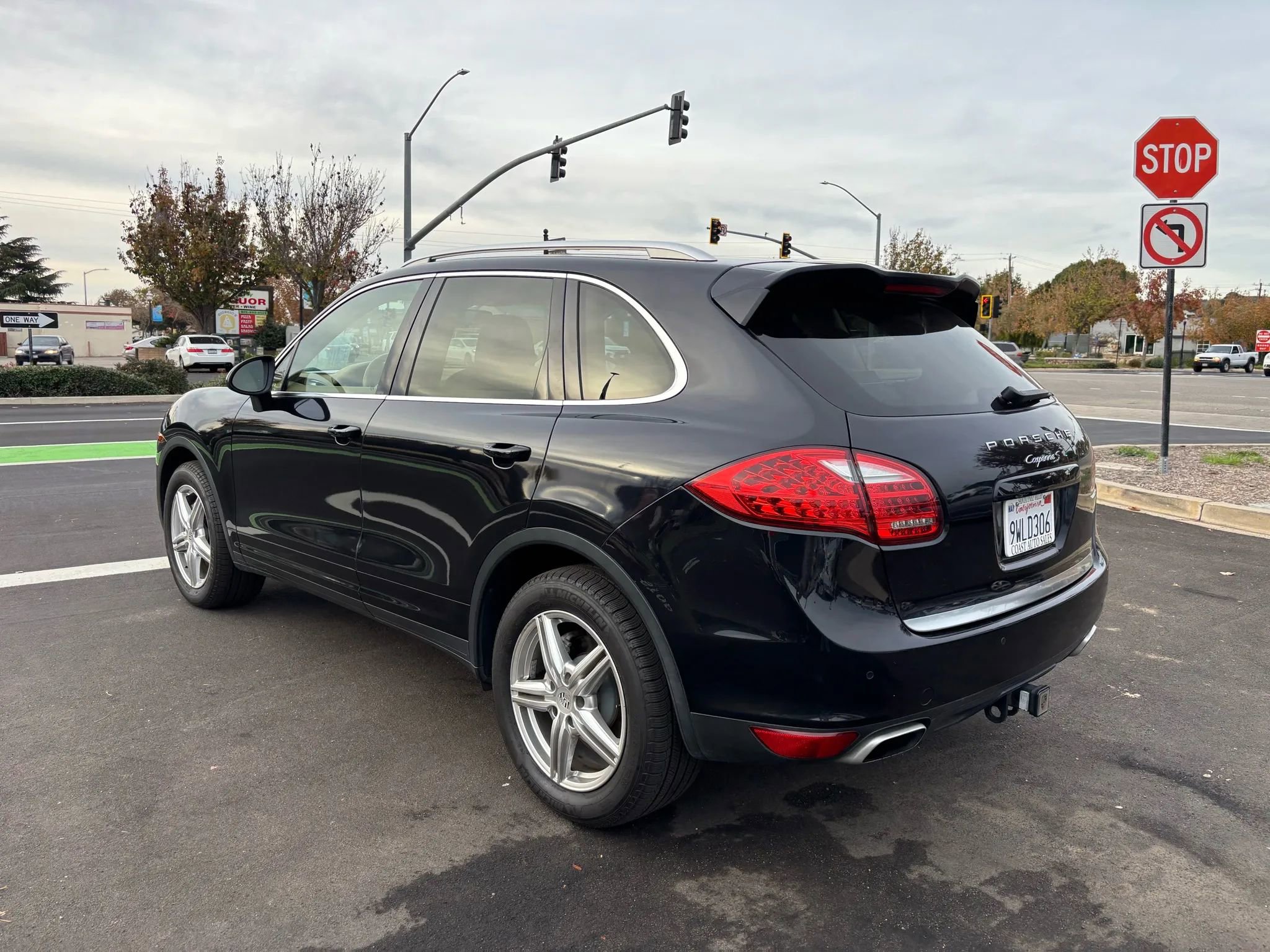Used 2014 Porsche Cayenne S image 5