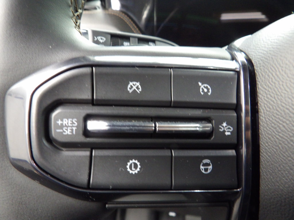 Used 2025 GMC Yukon XL AT4 AWD/4WD image 48