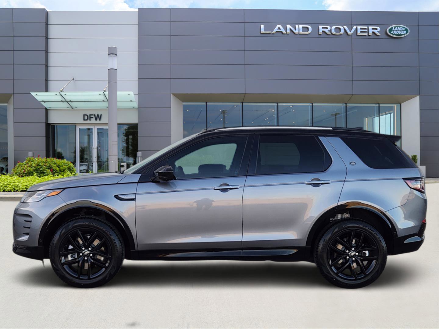 New 2025 Land Rover Discovery Sport Dynamic SE image 3