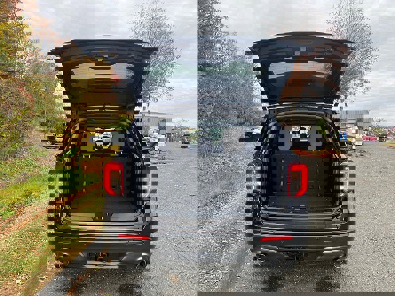 Certified 2022 Ford Explorer XLT w/ Equipment Group 202A image 9