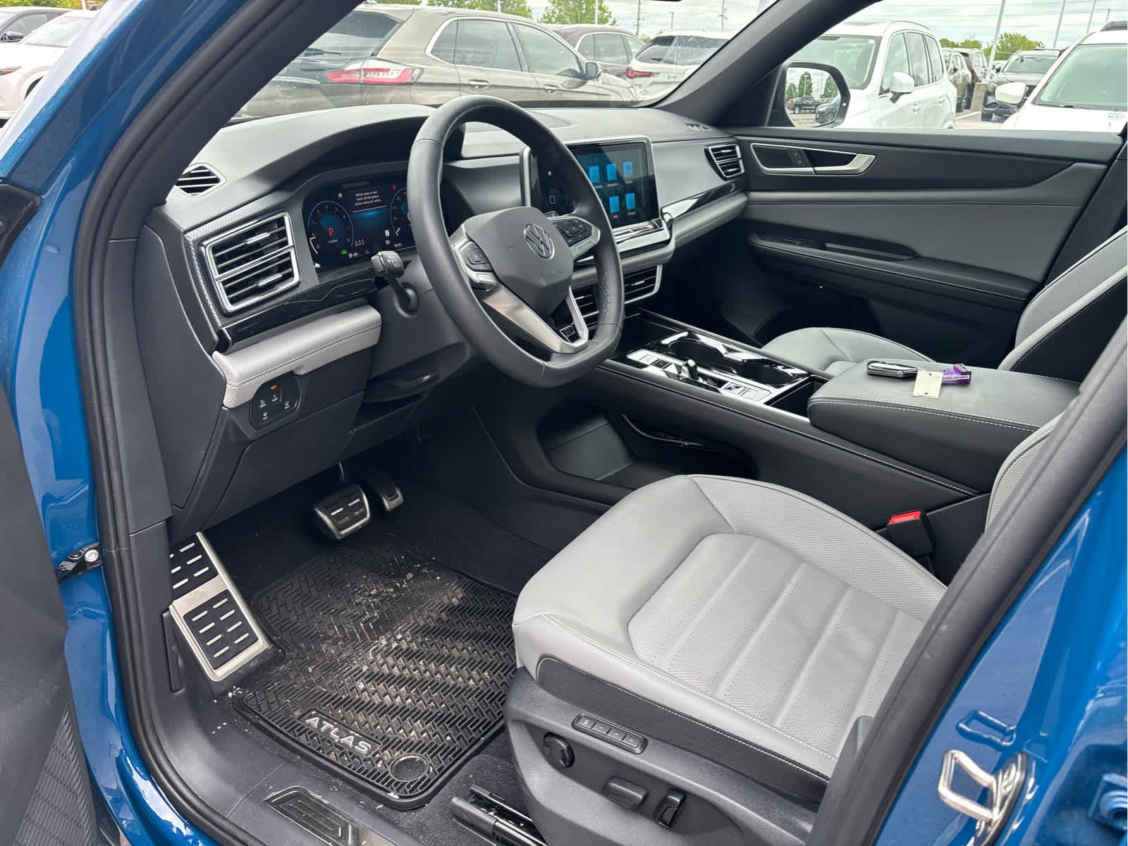 Used 2025 Volkswagen Atlas Cross Sport SEL R-Line AWD/4WD image 6