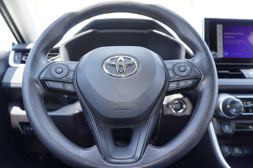 Used 2025 Toyota RAV4 XLE FWD image 18