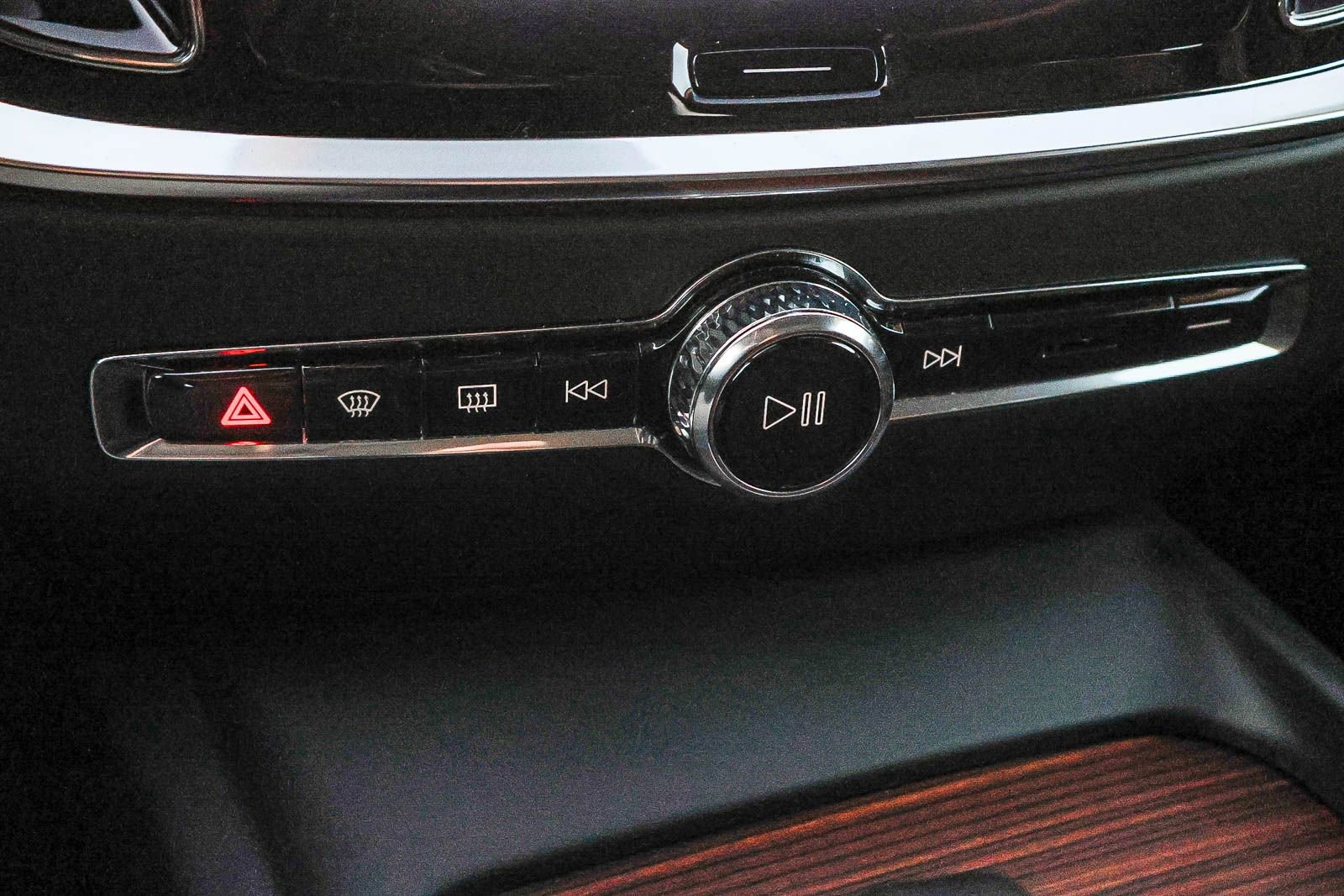 Used 2025 Volvo V60 B5 Cross Country Plus image 39