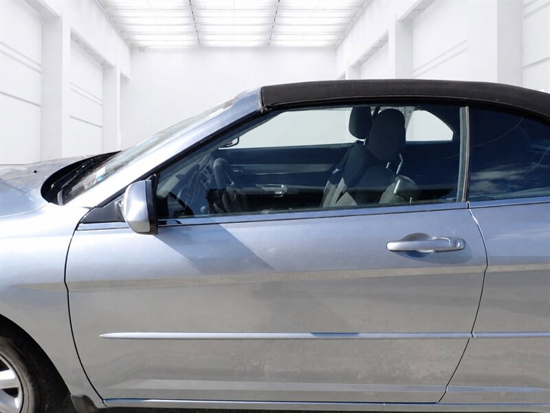 Used 2010 Chrysler Sebring Touring FWD image 20