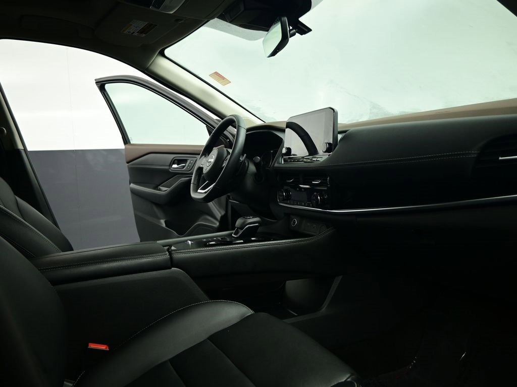 Used 2023 Nissan Rogue SL w/ SL Premium Package image 25