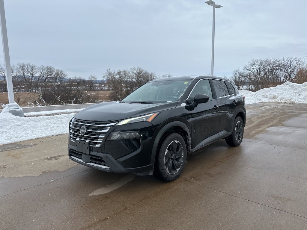 Used 2024 Nissan Rogue SV image 3