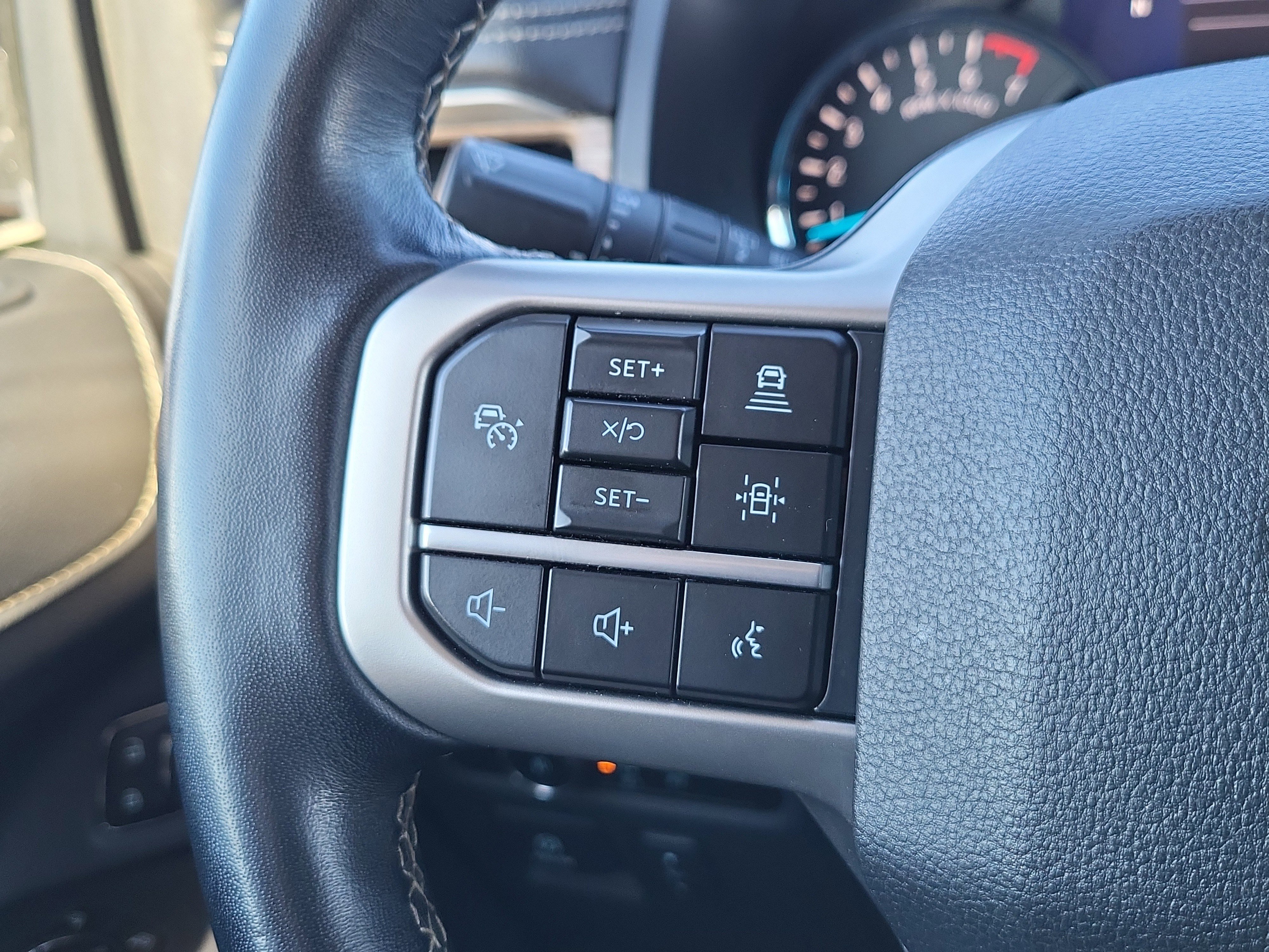Used 2024 Ford Expedition Limited image 19