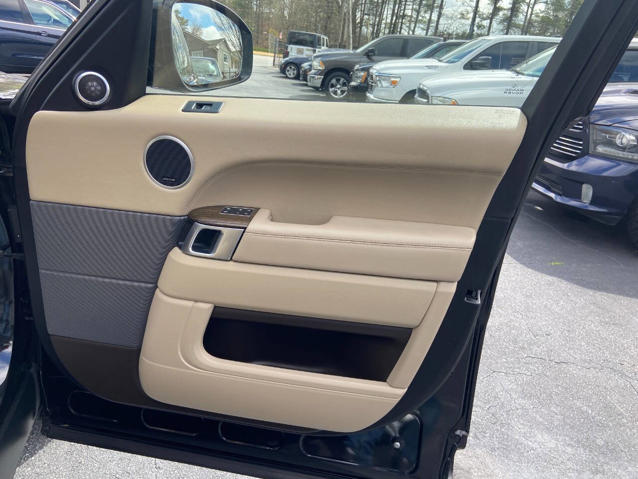 Used 2016 Land Rover Range Rover Sport HSE image 25