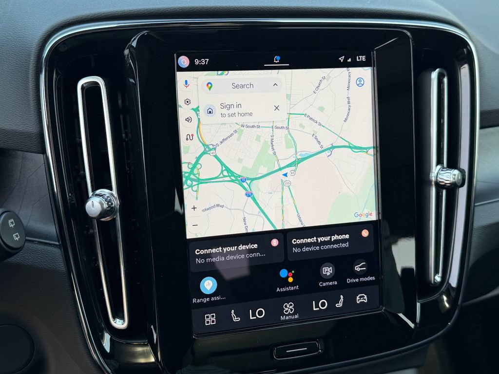 Certified 2023 Volvo XC40 Recharge Plus AWD/4WD image 28