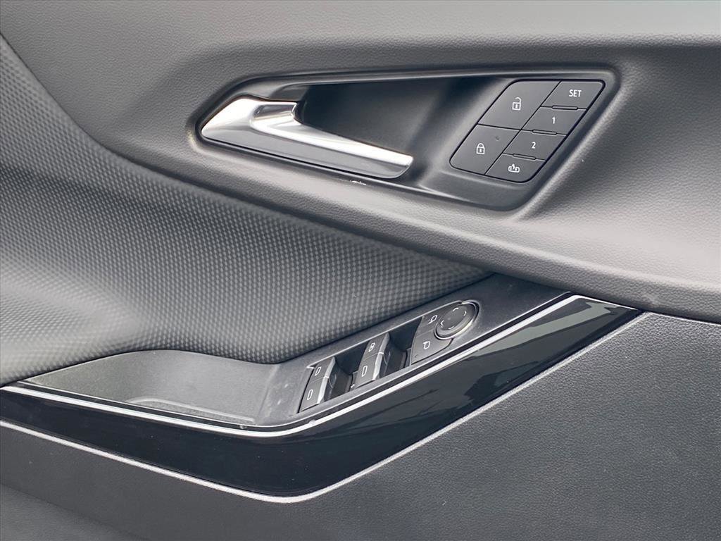 New 2026 Chevrolet Equinox RS w/ Convenience Package III image 21