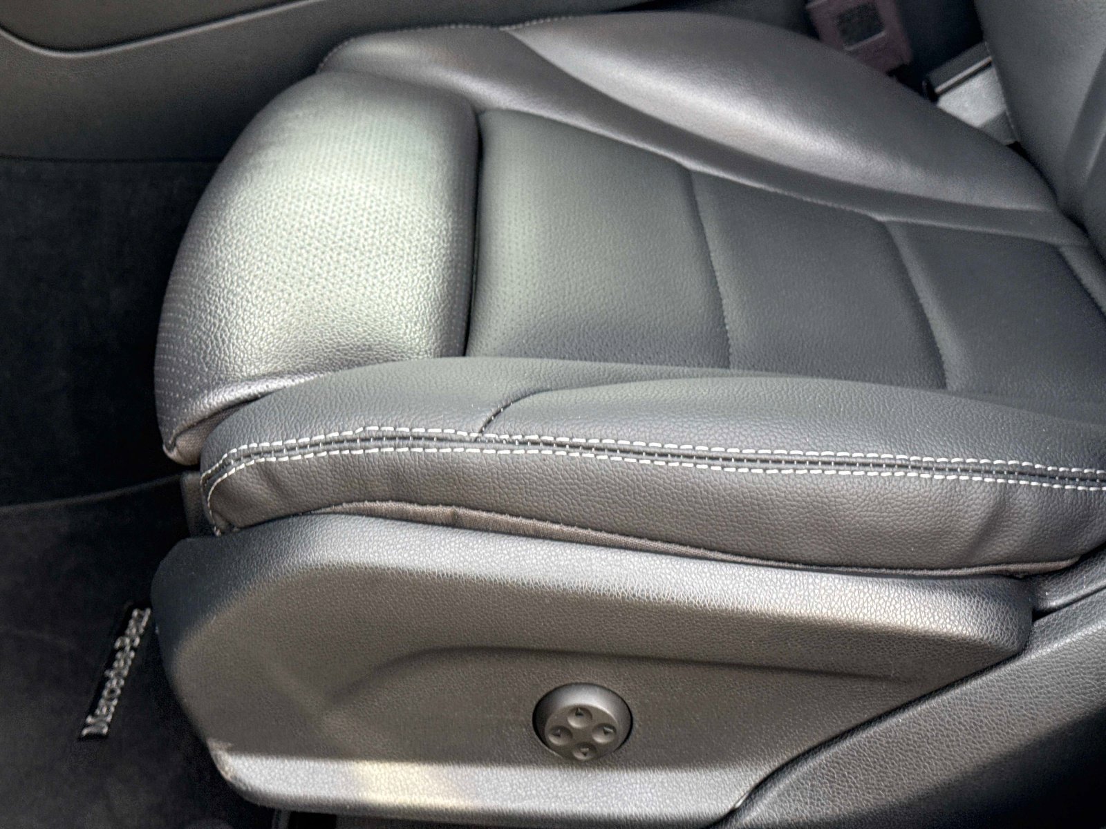 Used 2021 Mercedes-Benz GLC 300 4MATIC image 22