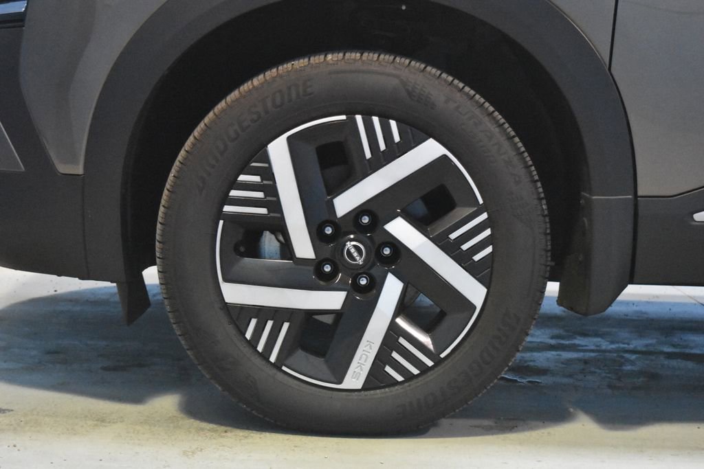Certified 2025 Nissan Kicks SV FWD image 22