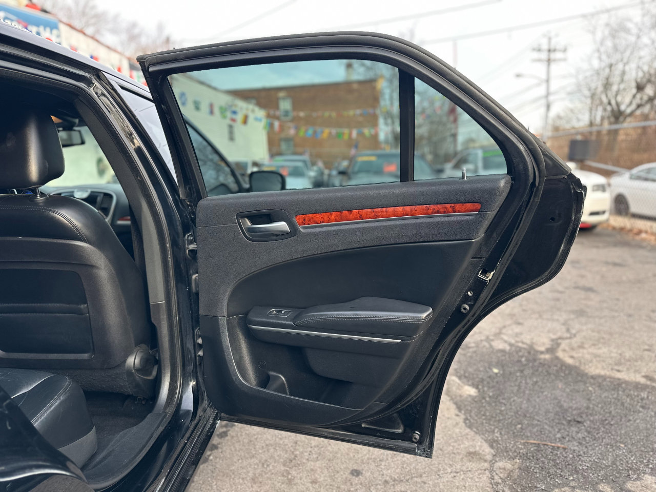 Used 2014 Chrysler 300 RWD image 37